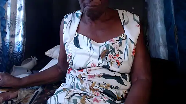 NaughtyGranny 网络视讯表演