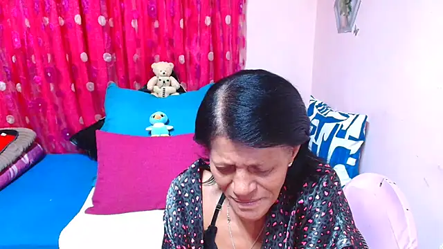 SLUTTYROXY élő XXX-chatje