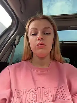 Chat XXX en directo de HarrietDart