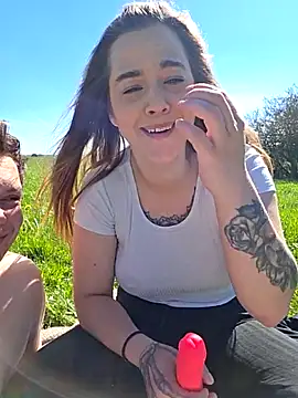 Chat +18 de Luna_Lynn ao vivo