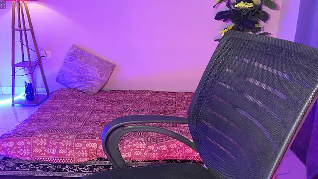 Онлайн чат XXX Saira_Hotty