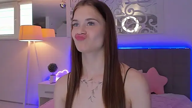 LuisaClover's Live XXX Chat