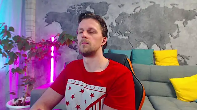 Show modela VikingChrisss na web-kameri