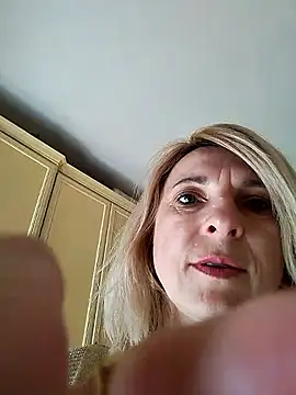 Show modela AhlyssaLove1155 na web-kameri