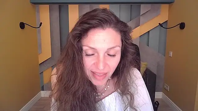 دردشة EllaLong الجنسية المباشرة