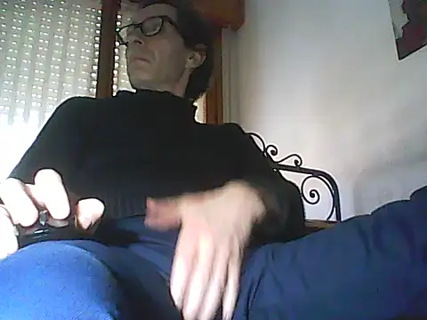 Moro_ra Show in webcam