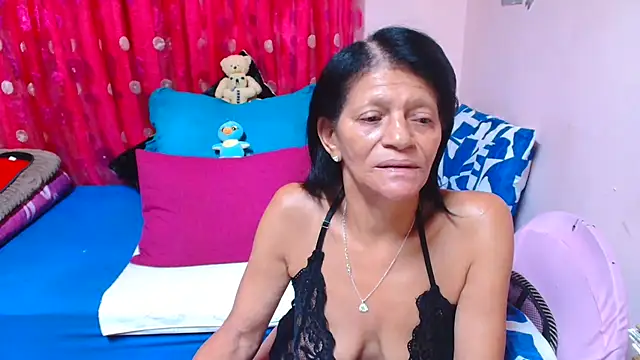 SLUTTYROXY élő XXX-chatje