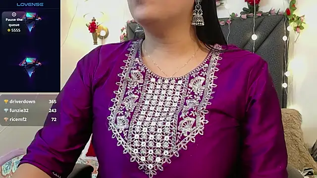 Онлайн чат XXX IndraKaur_