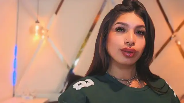 MeelFox Chat XXX in diretta