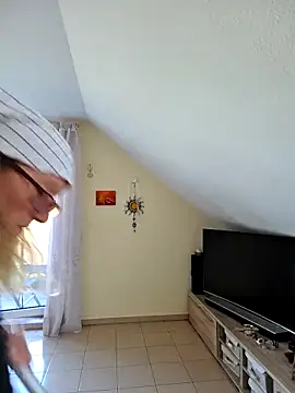 HotWifeLyn68 Webcam-Show