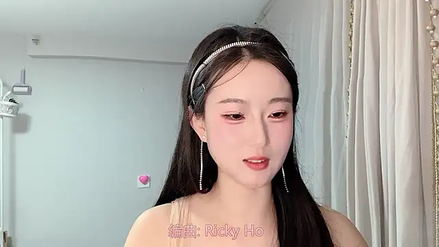 1X-yiyi's Live XXX Chat