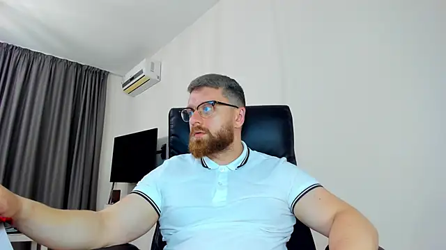 Show modela Findom_guy na web-kameri