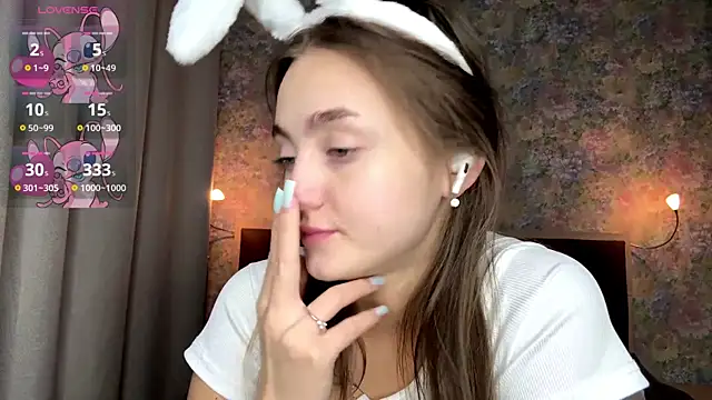 LoraDavi Chat XXX live