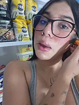 Pokazy przed kamerką – Katia_sweetx