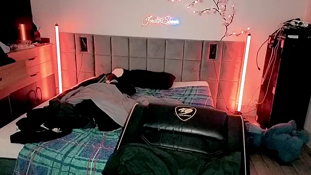 Онлайн чат XXX JordanShow