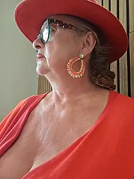 Hot-Muci: απευθείας συνομιλία ΧΧΧ