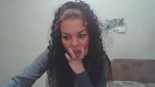 XXX chat uživo modela ElluaSmiilee