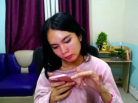 devine_goddess Adlı Modelin Canlı XXX Sohbeti