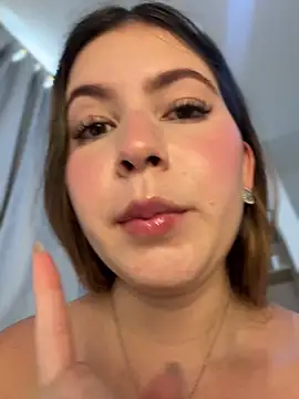 Chat +18 de naughty__angel ao vivo