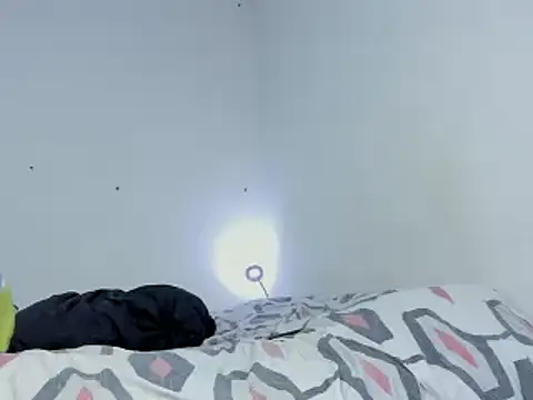 chloe_kisses live XXX chat