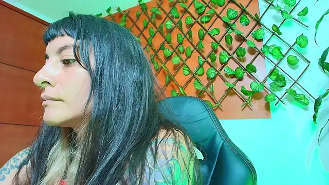 Naughty_Kittenm 现场XXX聊天