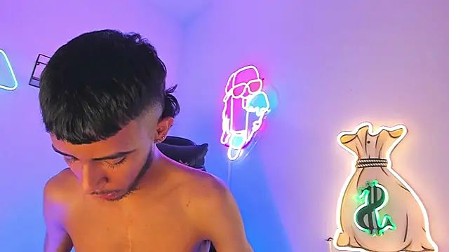 Show modela Quetzal_coatl_ na web-kameri