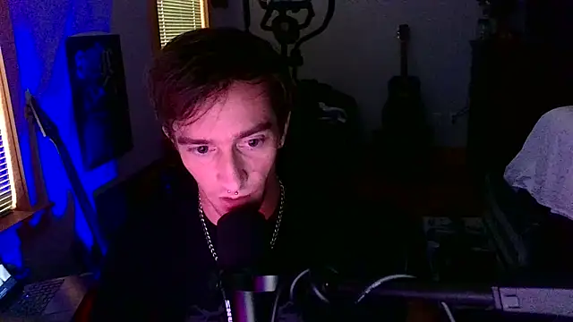 LEVIATHANX666: διαδικτυακό σόου στην κάμερα