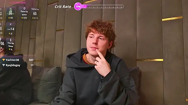 Mickey_Hawk: διαδικτυακό σόου στην κάμερα