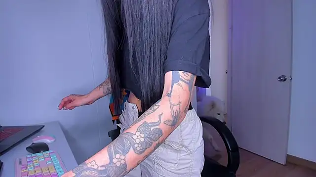 Chat XXX en directo de Lisegg_