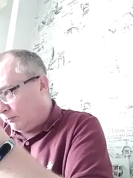 Nika_Malay: διαδικτυακό σόου στην κάμερα