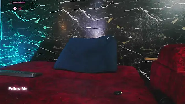 crislingery_dolli Show in webcam