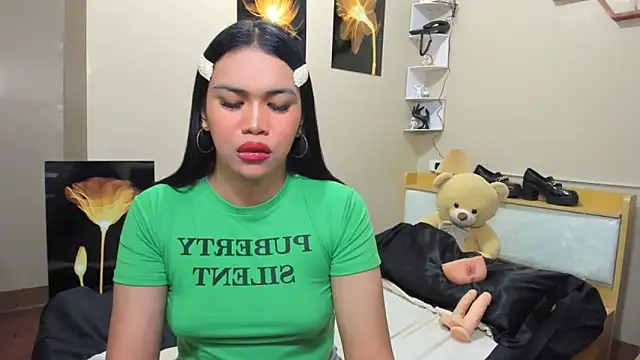 hugecelestina Pertunjukan Webcam