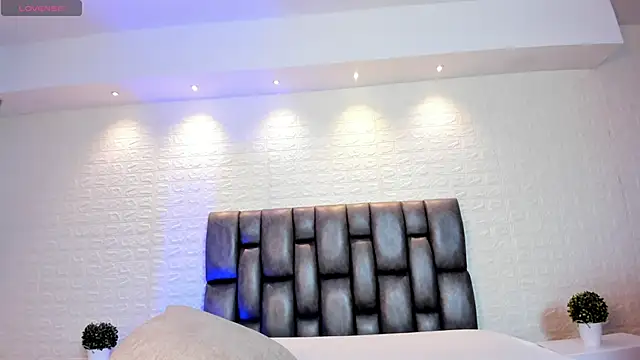 AidaJones: онлайн-секс-чат