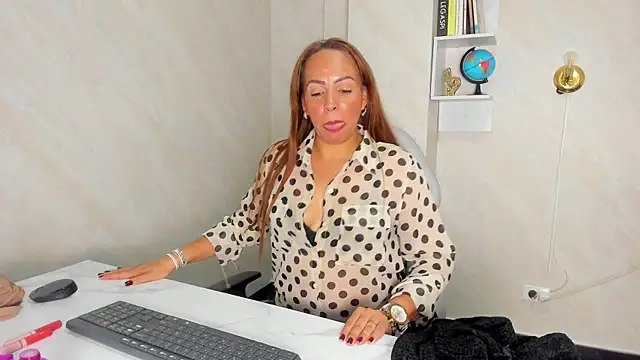 Helenn_Moore: онлайн-секс-чат