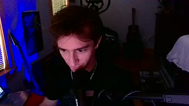 LEVIATHANX666: διαδικτυακό σόου στην κάμερα