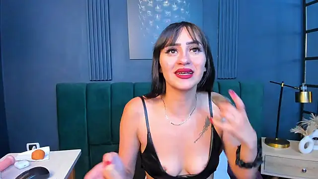 Chat XXX ao vivo de Alicecoule_