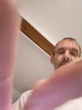 Hungwell1515 Show in webcam