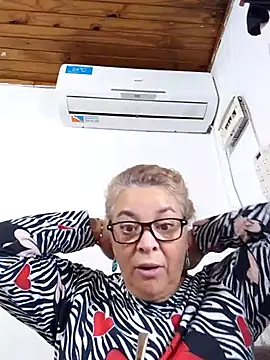 momismilf544's Webcam Show