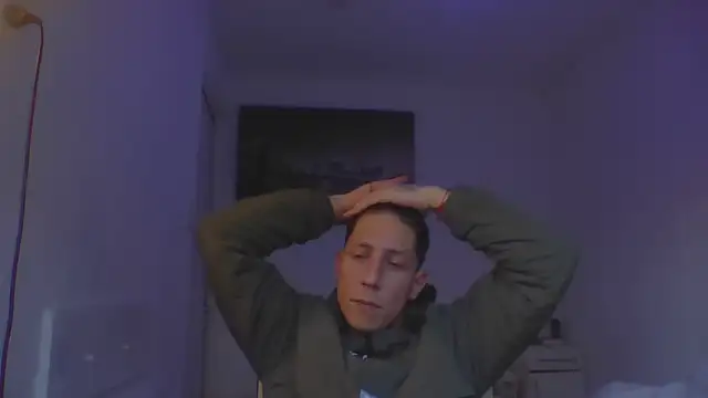 Show modela TitanNoir na web-kameri