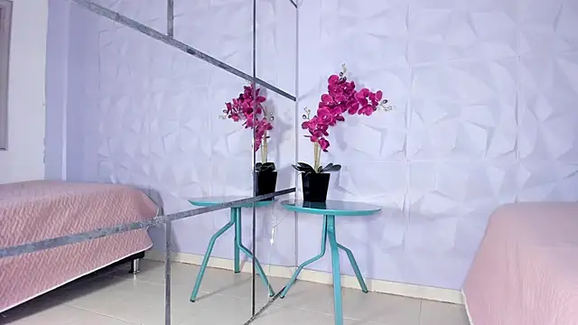 _LittleLia Chat XXX in diretta