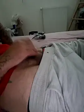 djteub666: διαδικτυακό σόου στην κάμερα