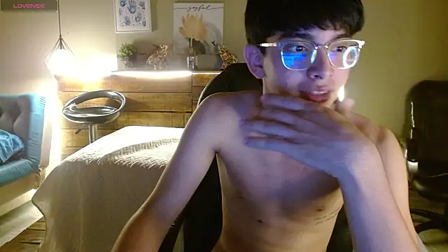 SantiTwinkyy Show in webcam