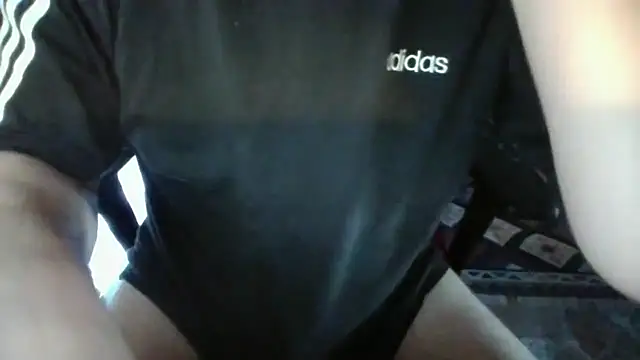 alessexxx24: διαδικτυακό σόου στην κάμερα