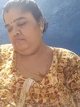 tamilthanushri Chat XXX in diretta