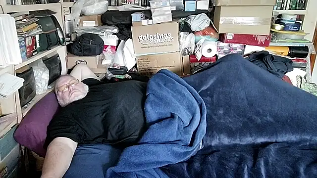 hadeszeuss2: διαδικτυακό σόου στην κάμερα