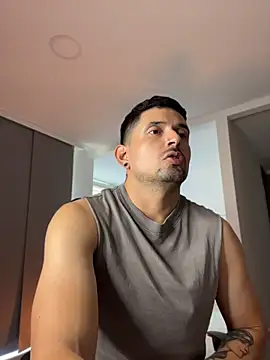 Pokazy przed kamerką – TroyeSavage