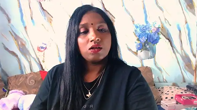 Indian_tracy Adlı Modelin Canlı XXX Sohbeti