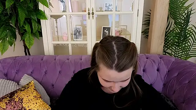 MagicPeachh_ Adlı Modelin Canlı XXX Sohbeti