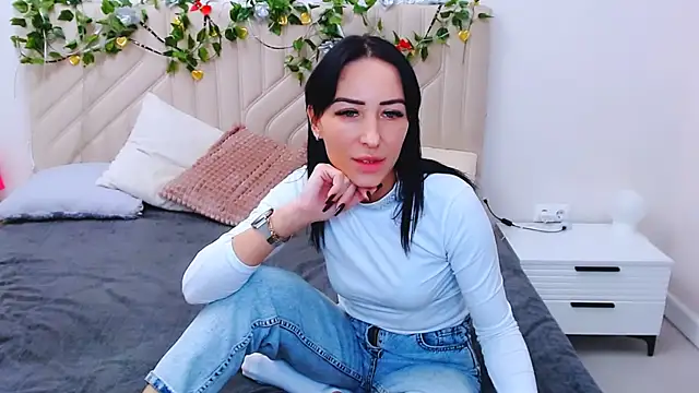 BURNING-BRUNETKA Adlı Modelin Canlı XXX Sohbeti