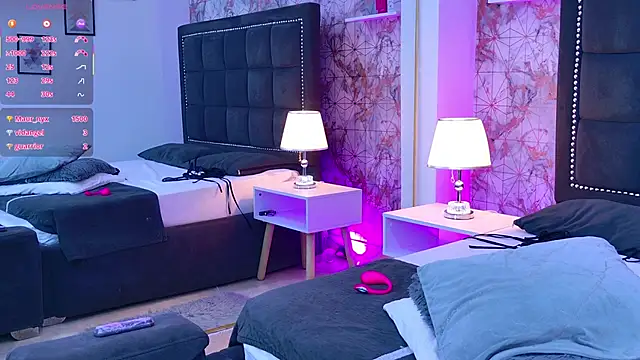 Raven_Gloomy Show in webcam